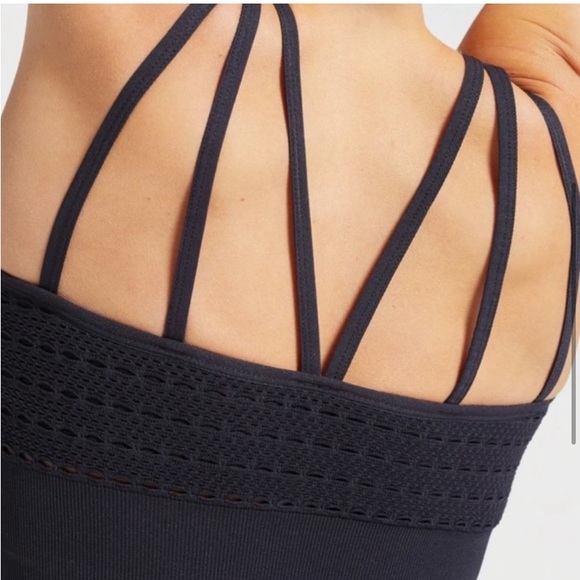 Gymshark work out top in black - Picture 5 of 5